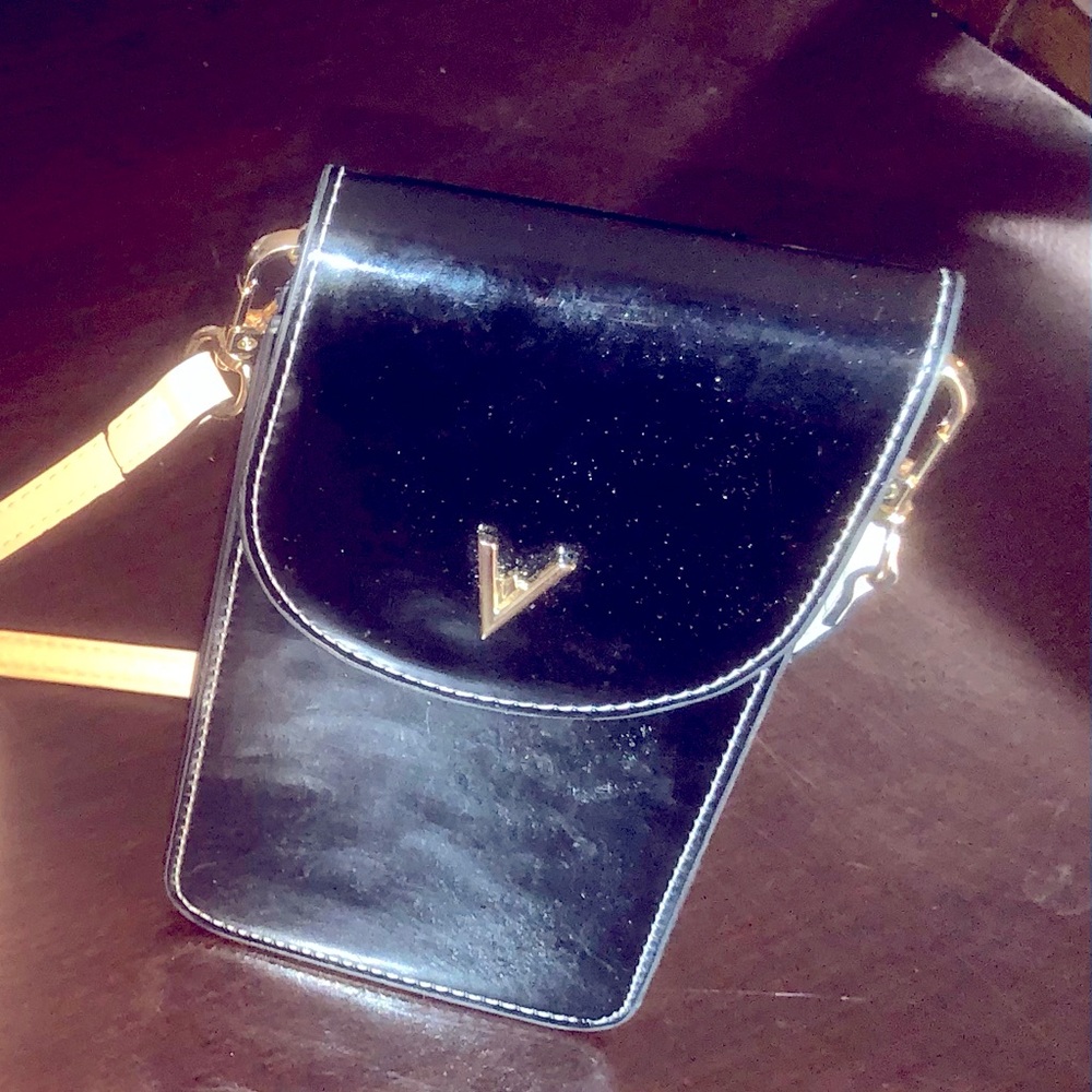 Vannessa Williams Purse, Cell Phone Cross Body, Faux Patent leather, Biege Strap